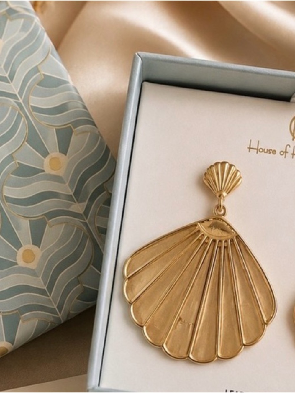 House of Harlow 1960 Gold Shell Drop Earrings with Iridescent Pearl Inlay - Picture 5 of 5